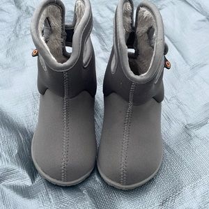 Bogs. Toddler snow boots, light weight🤩